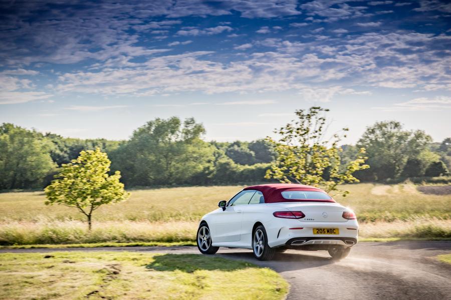  Mercedes-Benz C220 d AMG Line Cabriolet 2016 года  (UK) (фото 13 из 29)